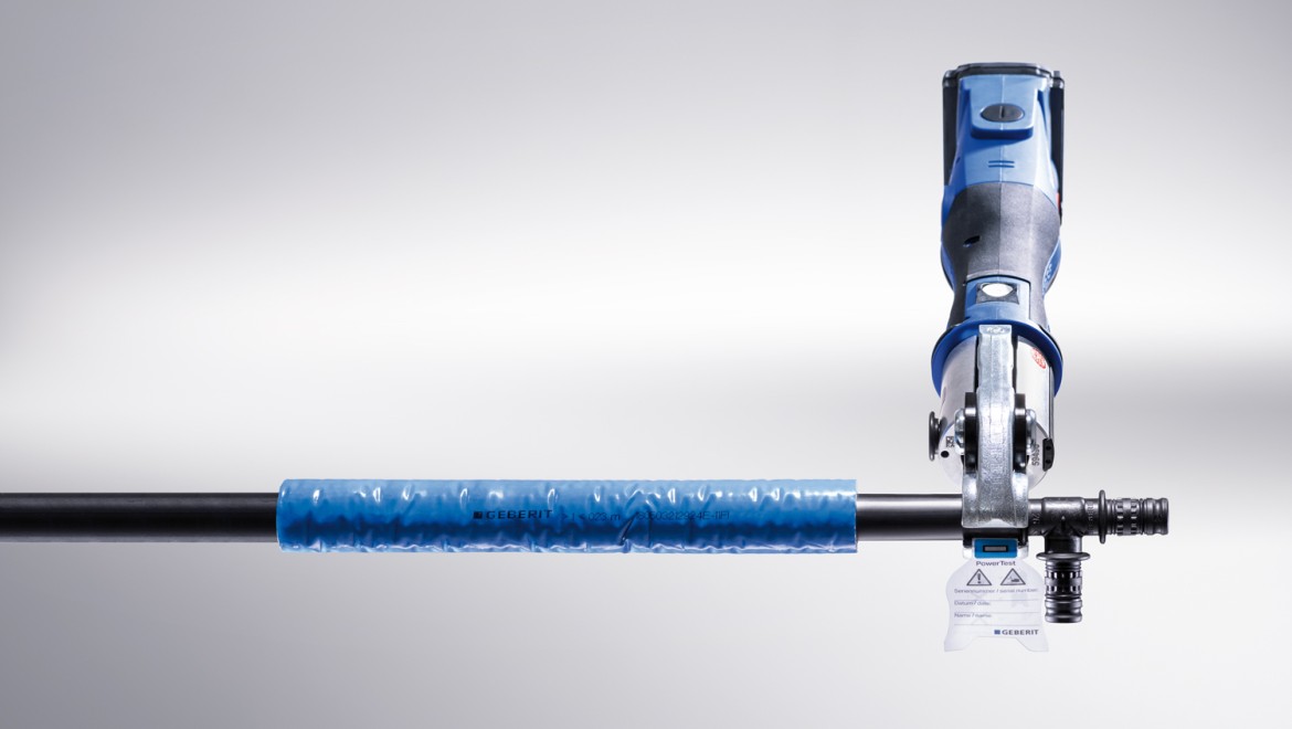 Geberit Presswerkzeug mit Geberit Power Test, Geberit Mepla vorgedämmtes Rohr Geberit Presswerkzeug mit Geberit Power Test, Geberit Mepla vorgedämmtes Rohr