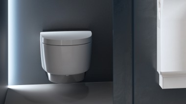 Dusch WC Geberit AquaClean Mera in Chrom mit berührungsloser Betätigungsplatte Geberit Sigma80