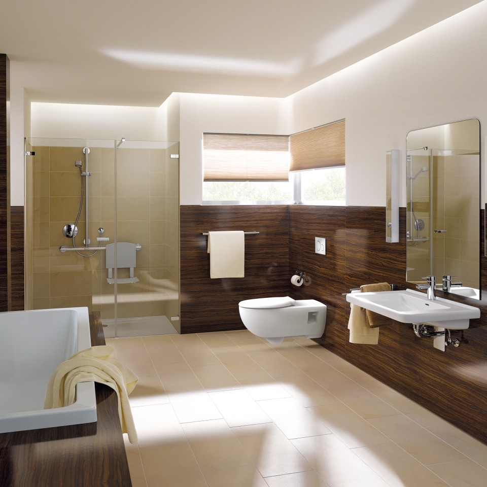 Geberit Renova Comfort Badezimmer mit WC, Waschtisch und Badewanne