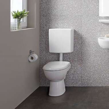 Flachspüler­-Stand-­WC mit hygienischer Rimfree® Keramik